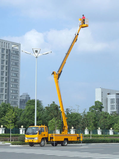 液壓升降機-車載折臂式 液壓升降機-車載折臂式