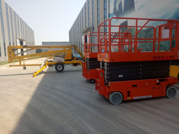 剪叉自行走液壓升降平臺 剪叉自行走液壓升降平臺