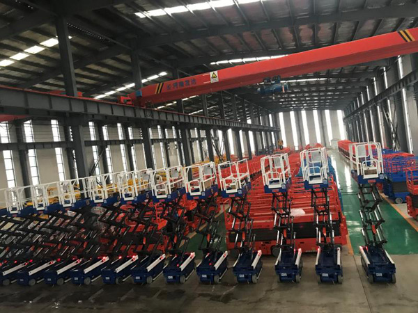 自行走液壓升降機(jī) 自行走液壓升降機(jī)