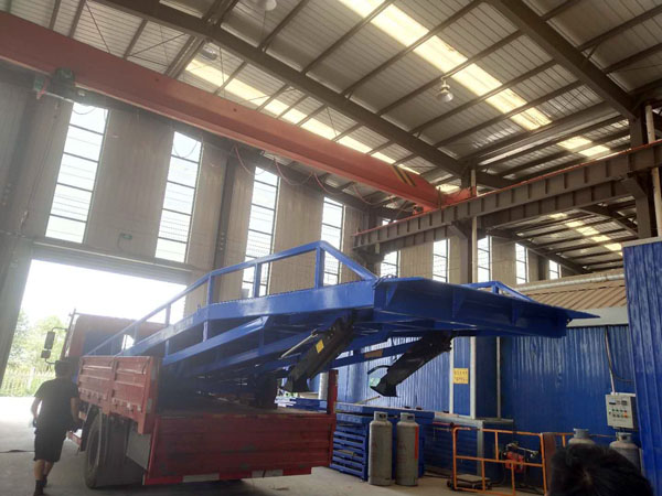 液壓登車橋 液壓登車橋