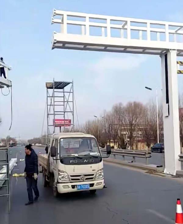 限高架安裝現(xiàn)場(chǎng) 限高架安裝現(xiàn)場(chǎng)